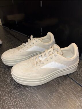 Dream Pairs Cream Platform Sneakers with White Accent